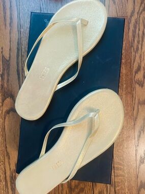 TKEES Shimmery Gold Vegan Leather Flip Flop Sandals (NWOT)